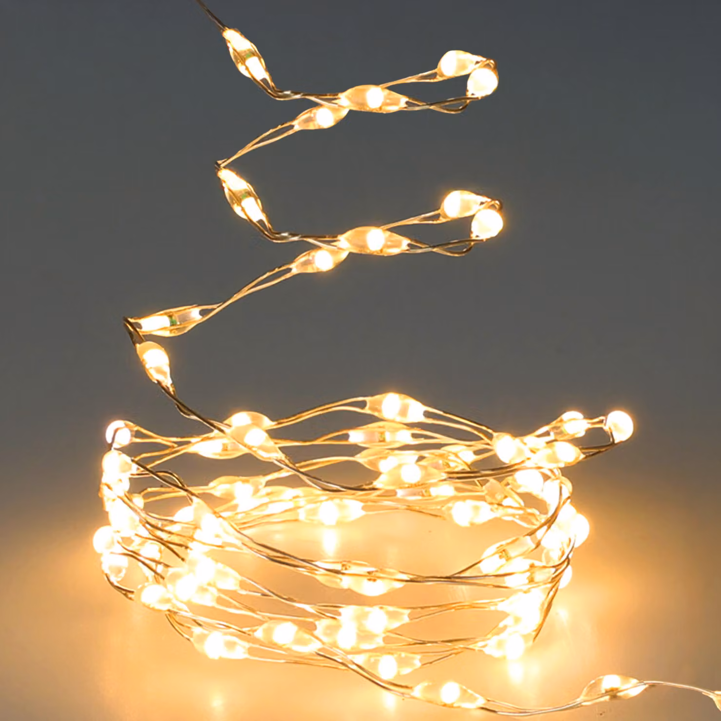 Catena luminosa a filo, luce bianca calda, con timer - 200 cm / 132 LED - Decorazione natalizia, filo luminoso a batteria - Decorazione invernale, filo argentato illuminato