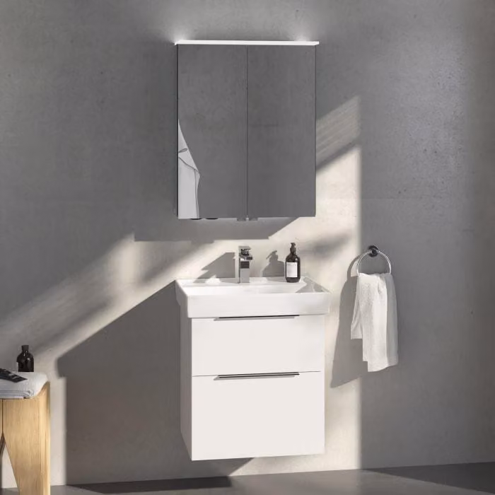 Mobile lavabo Villeroy & Boch Taro con cassetto e pensile a specchio con illuminazione LED, 60 cm