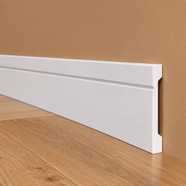 Pacco da 112ML di Battiscopa SQUADRATO BIANCO Passacavo ELEGANT 130x15mm in POLIMERI - Polistrutturato