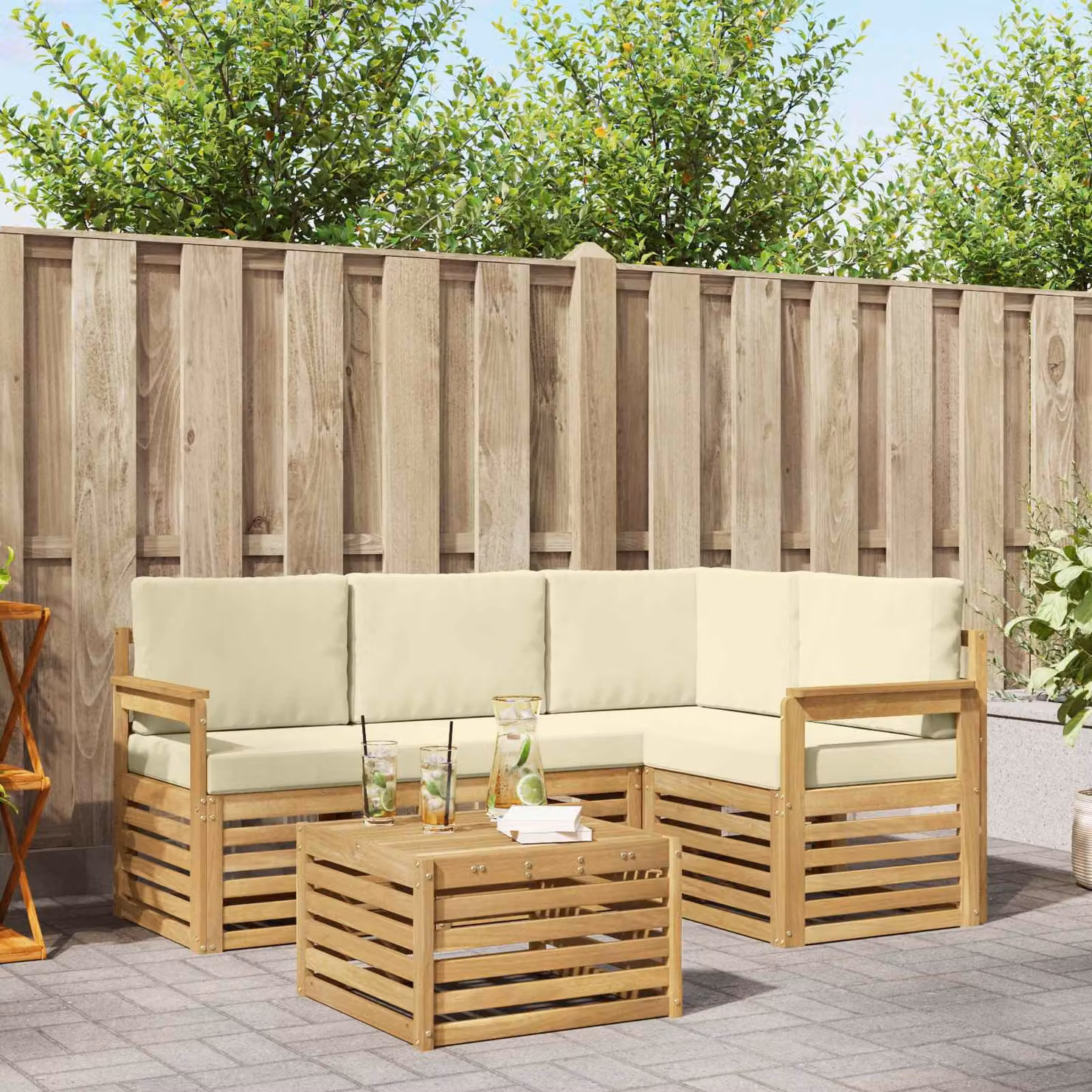 Set di divani da esterno vidaXL a forma di L con tavolino da giardino, struttura in legno di acacia e cuscini inclusi, colori bianco, beige e marrone