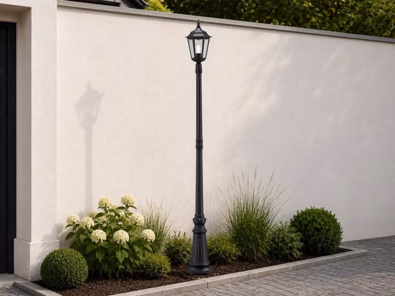 Lampada a palo, altezza 220 cm, 1 lampada da 100 W, grado di protezione IP43, alluminio, colore nero