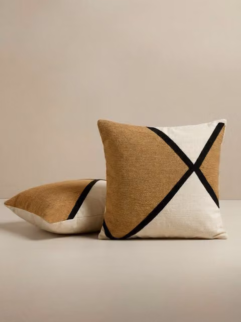 Set di 2 cuscini quadrati Bite in cotone Kenay Home, colori giallo, nero e beige, L 45 x P 45 x H 45 cm