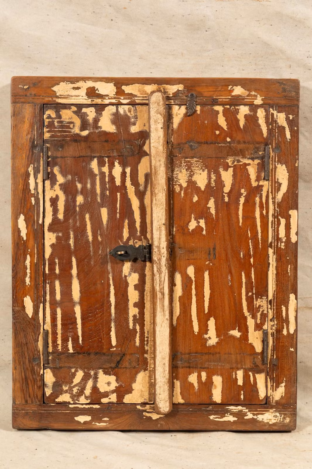 Finestra interna, dimensioni: 46,5 x 7,5 x 56,5 cm, realizzata in legno massello