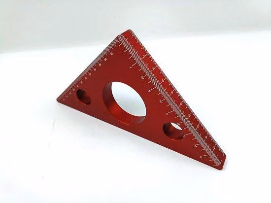 Squadra a 45 gradi in alluminio rosso 204x150x16 mm per la lavorazione del legno