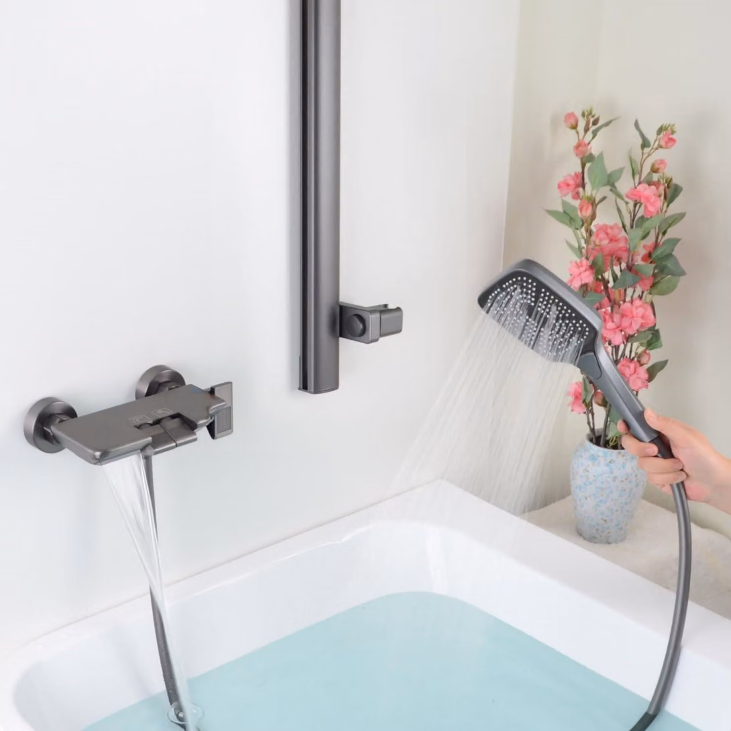 Rubinetto per vasca da bagno a cascata con doccetta manuale, 3 modalità, montaggio a parete, colore grigio