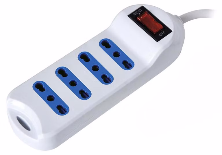 Alcapower Multipresa Elettrica 4 Posti Bipasso con Interruttore Luminoso, Cavo da 1,5 Metri, Spina 10A Angolata a 90 Gradi, Colore Bianco, 2500W
