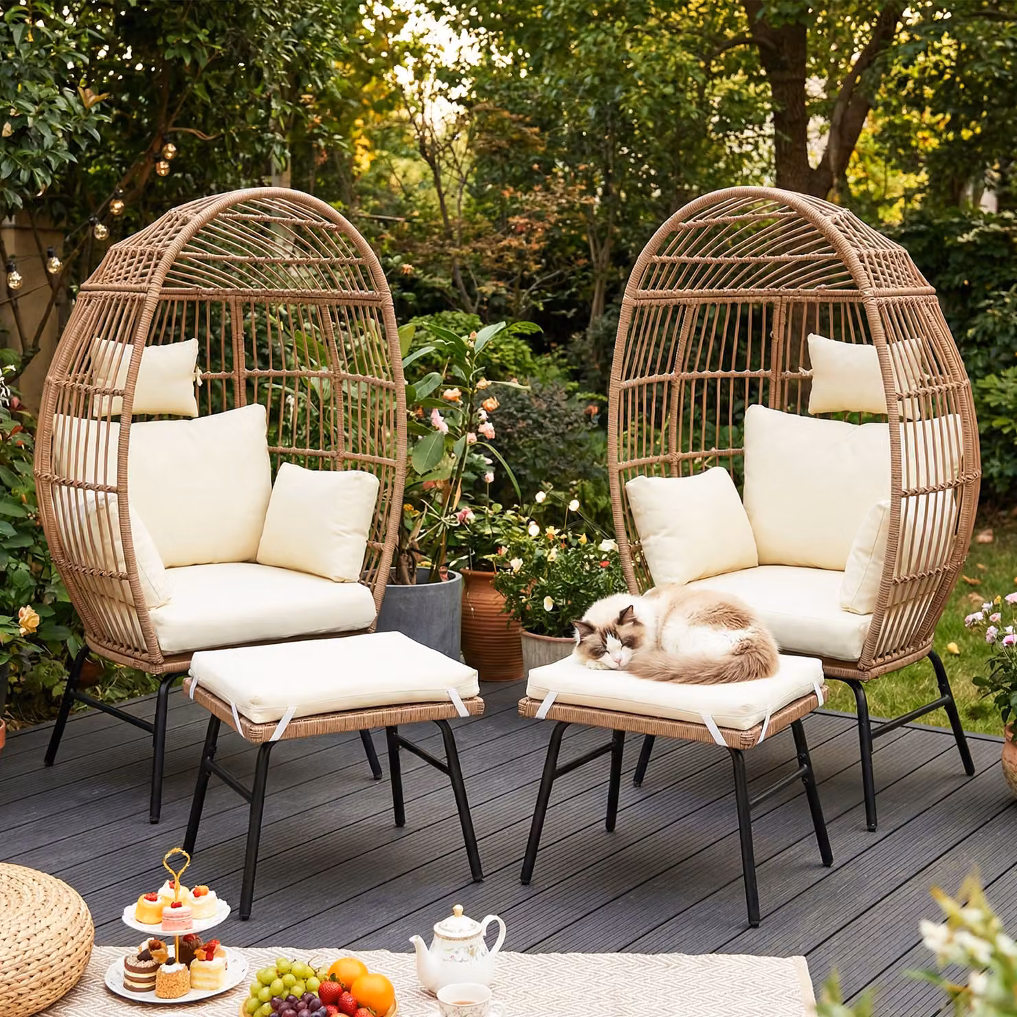 Poltrona uovo Costway in rattan con cuscini e poggiapiedi, ideale per salotto, balcone o giardino, colore marrone e beige