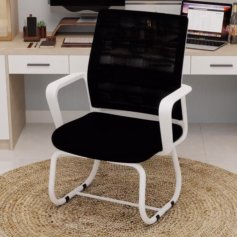 Sedia da ufficio STILVORA con schienale in rete traspirante per un elevato comfort di seduta, sedia da ufficio realizzata in metallo resistente con braccioli integrati, ideale per l'ufficio domestico, il soggiorno o la camera da letto