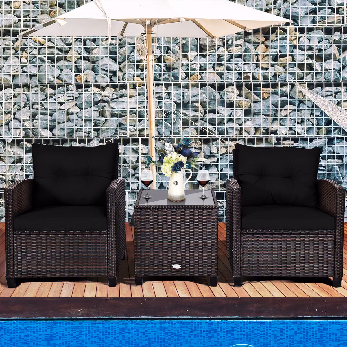 Set di 3 mobili da giardino Costway in rattan con piano in vetro, composto da 1 tavolino e 2 sedie con 4 cuscini rimovibili, colore nero e marrone – 3