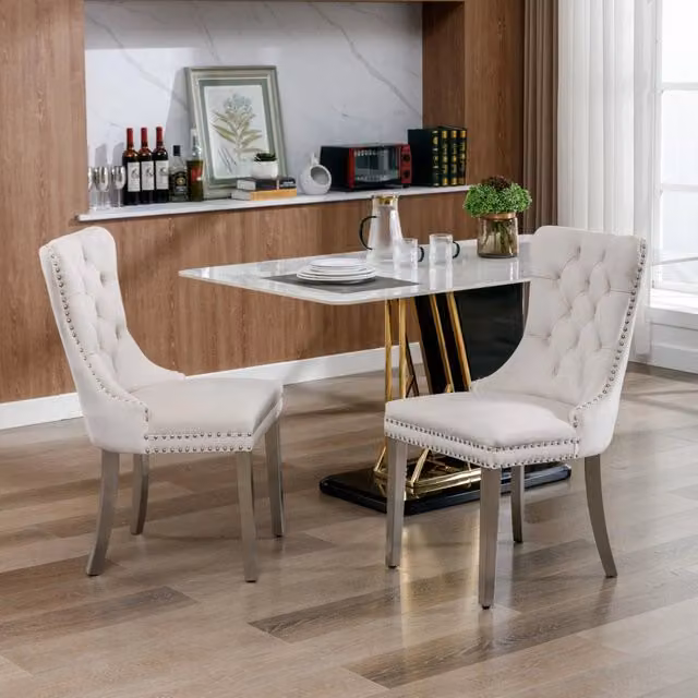 Sedia da sala da pranzo OKWISH in velluto beige con schienale alto e gambe in legno