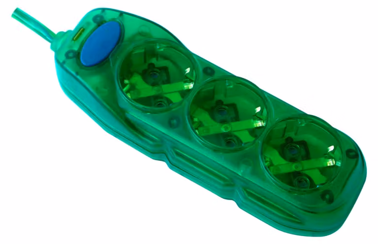 Electraline 59640 – Ciabatta multipresa a 3 prese con interruttore, cavo 3G1 da 1,5 metri, colore verde