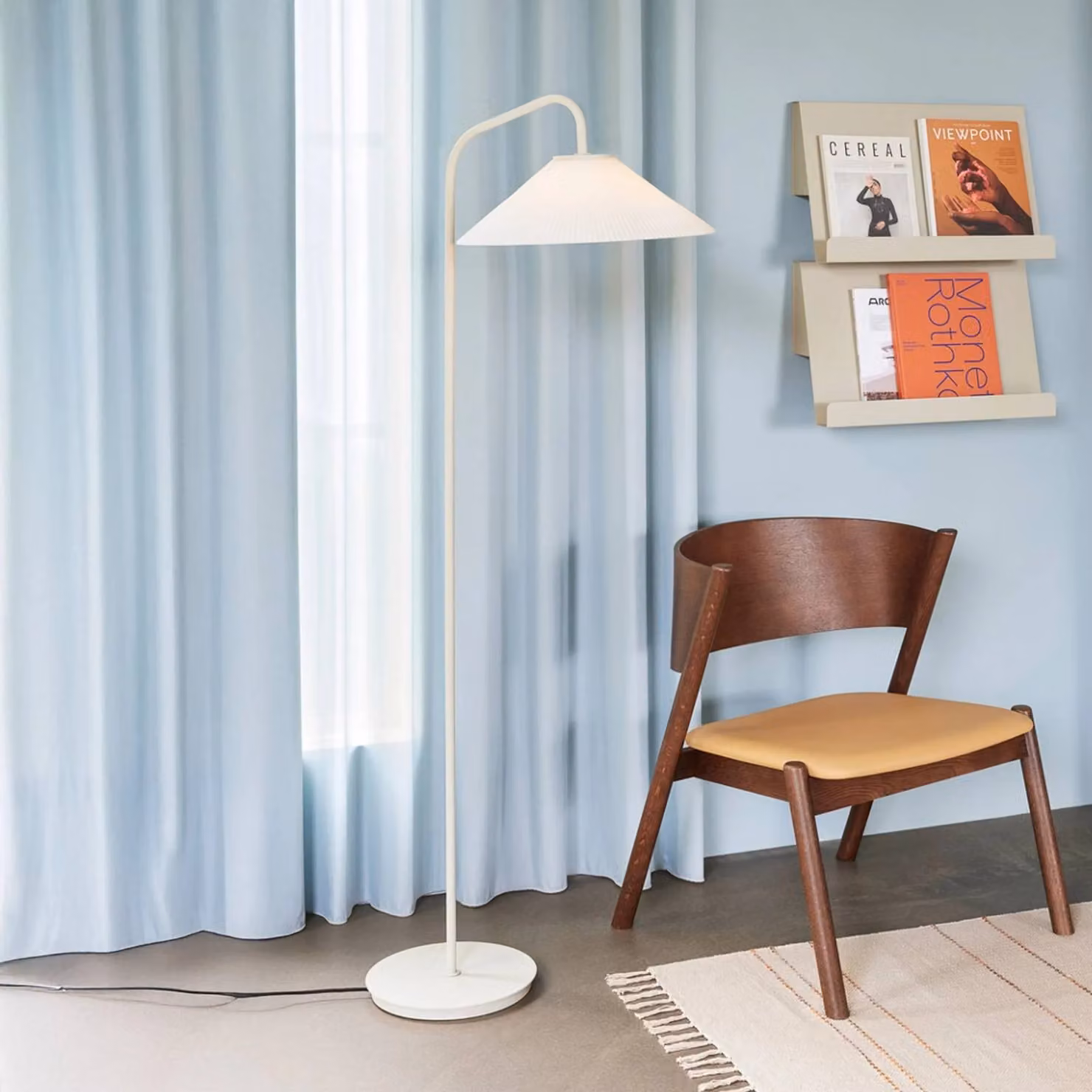 Hübsch Lampada da terra di design Solid, Crema / Ambra, Soggiorno / Sala da pranzo, Metallo, Design, Lampada da terra