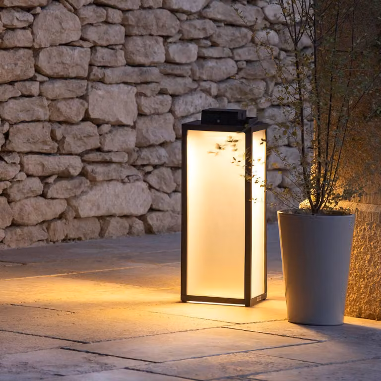 Les Jardins Lanterna solare Tradition LED, antracite, altezza 65 cm Tradition, dimmerabile, Alluminio / Grigio / Zincato, Alluminio, Lampade solari