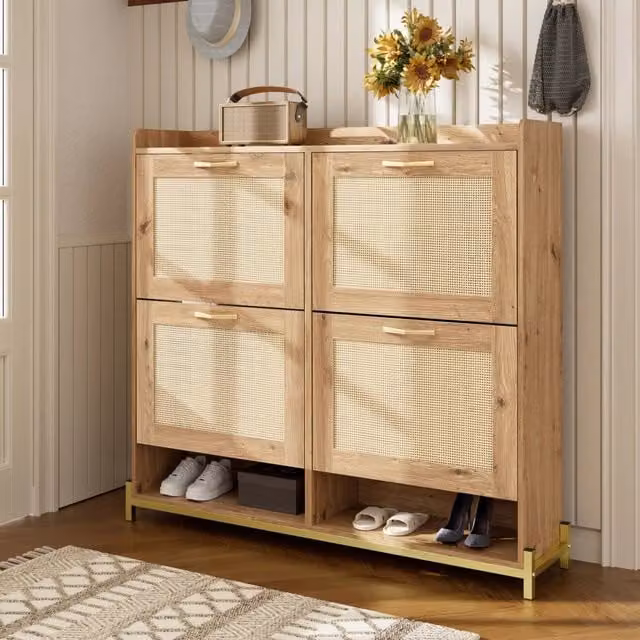 Elegante scarpiera in legno con ante in rattan ¨C 4 ante, struttura in metallo e ripiano superiore per riporre le scarpe con stile e in modo ordinato.