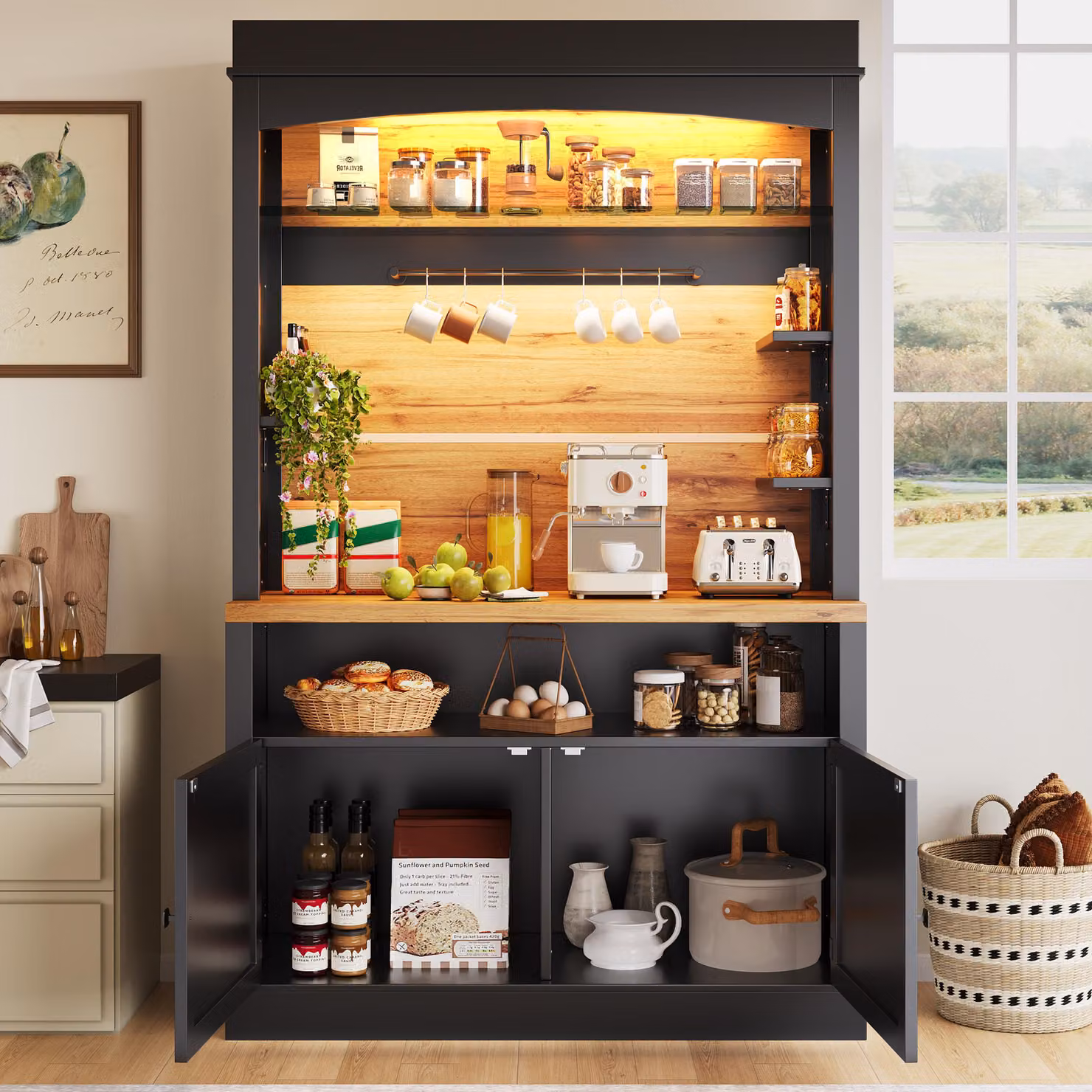 MODFU, set di due mobili da cucina alti con ante per lo spazio contenitivo e meccanismo di sicurezza antiribaltamento; mobile alto con illuminazione a LED; mobile alto con ripiani aperti, nero
