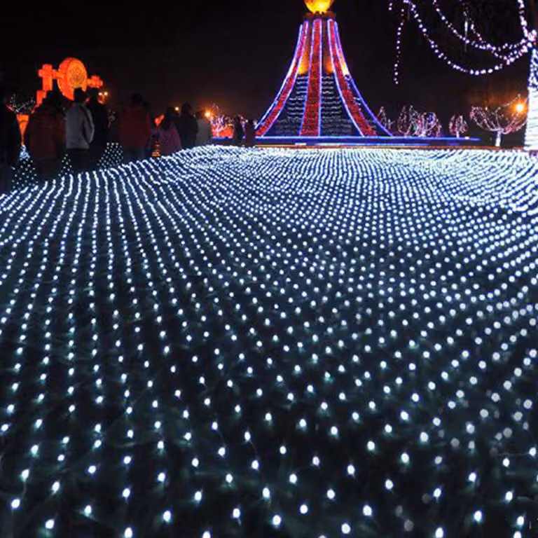 Catena luminosa LED Ikodm, rete luminosa 4,5 x 1,6 m, 300 LED bianchi, grado di protezione IP44, 8 modalità, con funzione di memorizzazione, adatta per uso esterno, ideale per il periodo natalizio