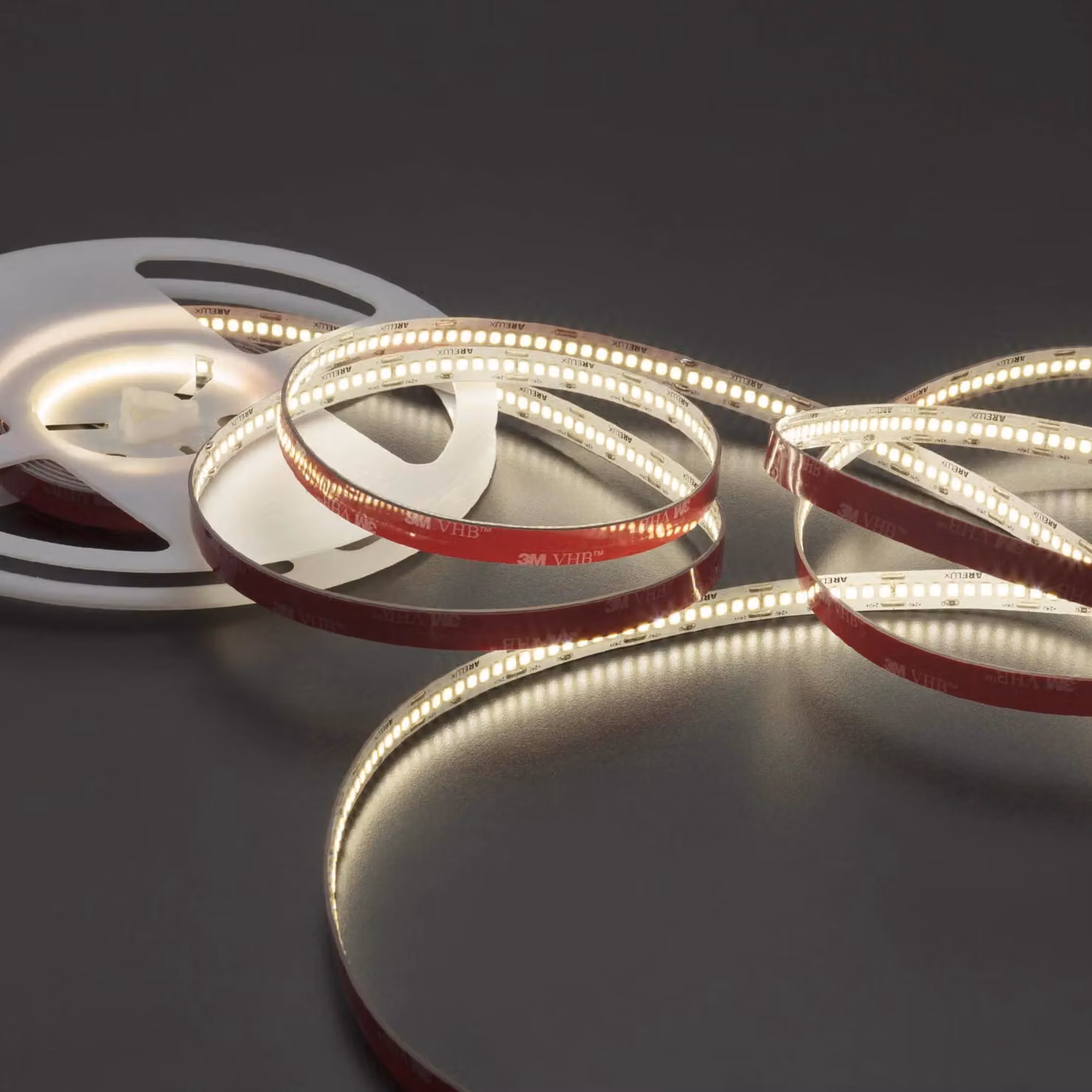 ARELUX XRIBO, striscia LED IP66, 15 metri per rotolo, 5W/metro, 65 LED/metro, 48V DC, indice di resa cromatica (CRI) 90, angolo di emissione >120 gradi, temperatura di colore 4000K