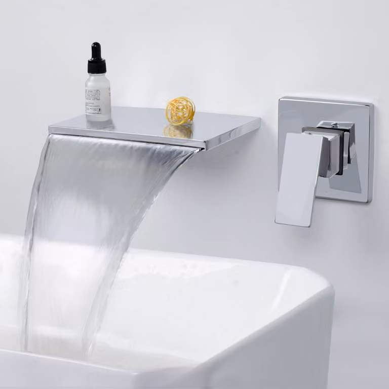 Miscelatore per lavabo a cascata, finitura cromata, altezza 20 cm, bocchetta in ottone