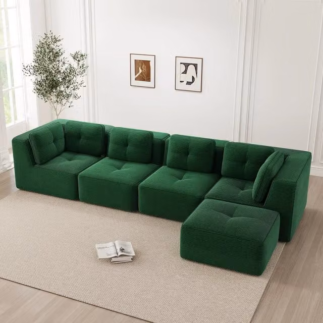 Divano angolare modulare OKWISH in velluto a coste verde con seduta profonda e cuscini morbidi per il tuo soggiorno