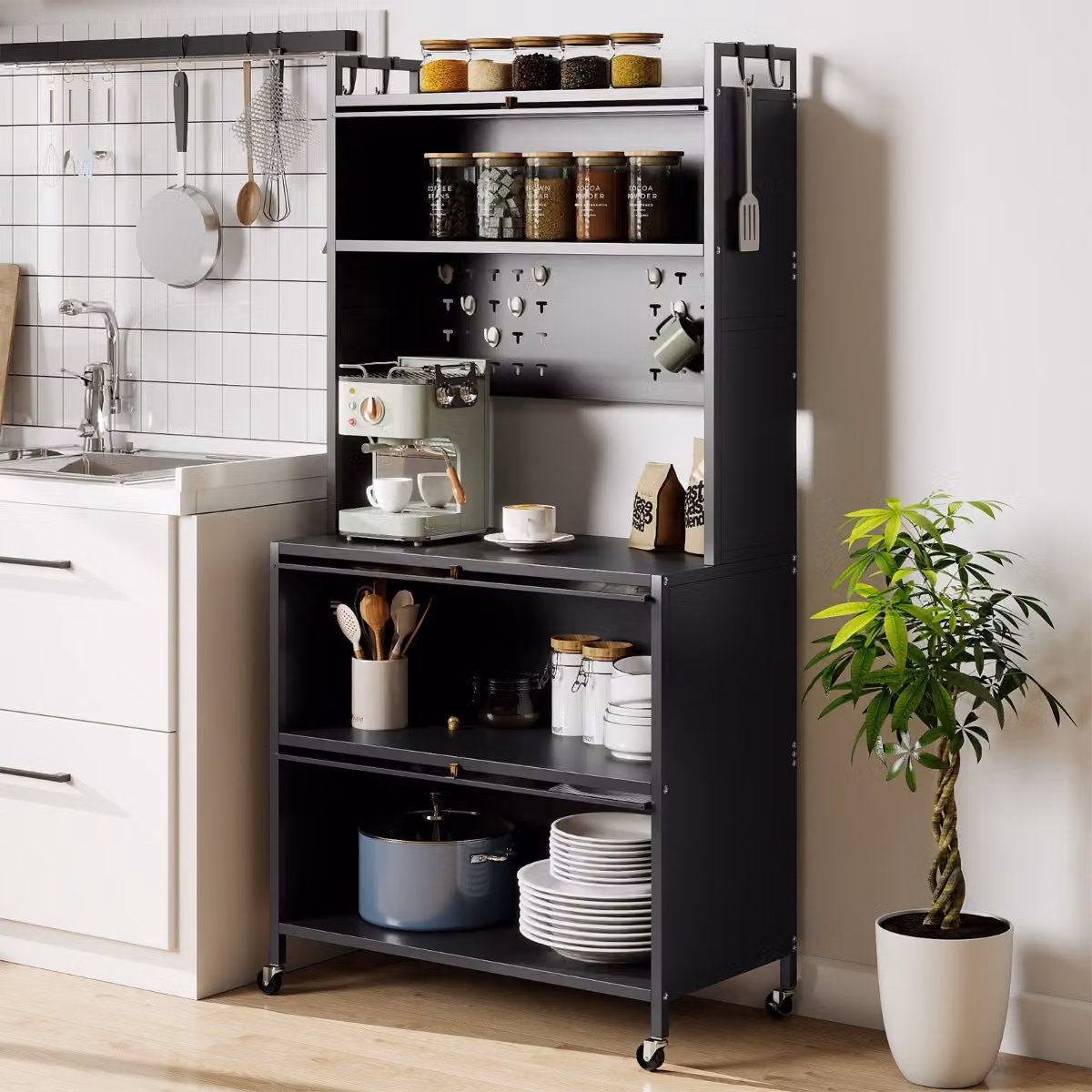 Mobile da cucina Costway grigio con 5 ripiani, supporto microonde e ante a ribalta in metallo con finitura opaca