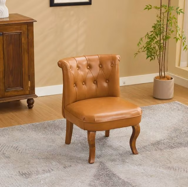 Poltrona lounge in pelle marrone chiaro con gambe in legno massello di caucciù
