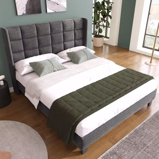 Letto matrimoniale imbottito ULEVR 140x200 cm con rete a doghe, testiera alta in lino grigio e piedi neri