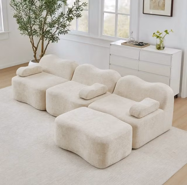 Divano angolare modulare con pouf in velluto beige; seduta profonda 288x167 cm