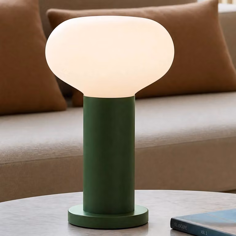 Lampada da tavolo di design Flo ALDEX, Verde, Soggiorno / Sala da pranzo, Metallo, Design, Lampada da tavolo