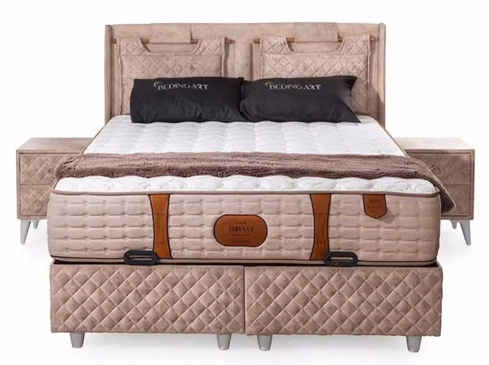 Set per camera da letto color beige, comprendente: letto imbottito, comodini e copripiumino. Design moderno