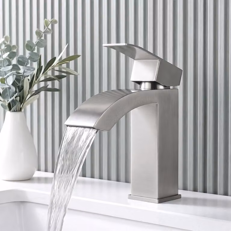 Rubinetto per lavabo, miscelatore, modello a cascata, cromato, finitura argento spazzolato, bocca di uscita da 10 cm