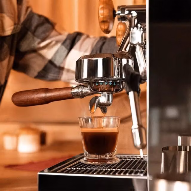 Macchina da caffè espresso Cecotec Baristeo Classic argento con sistema dual boiler e controllo PID per caffè macinato