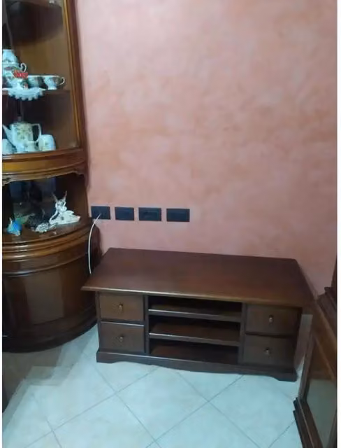 Mobile Porta TV 4 cassetti 3 ripiani arte povera in legno massello e mdf con rifinitura in noce 117X49X53 H