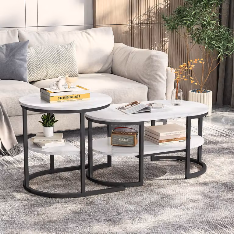 Tavolini ovali e rotondi con effetto marmo bianco e struttura nera, per un design moderno ed elegante