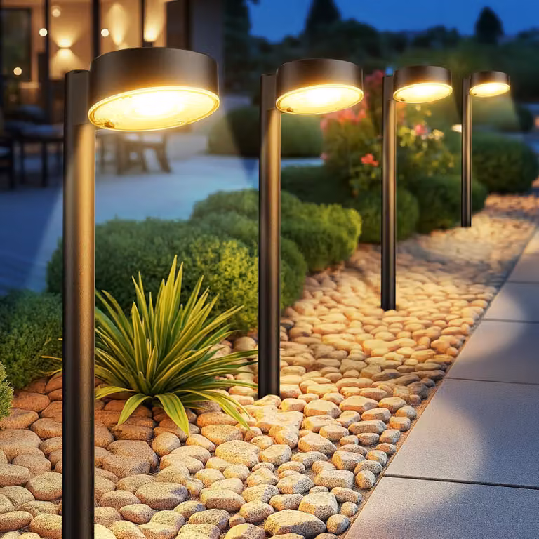 Set di 4 luci solari da giardino, con 12 LED, grado di protezione IP65, luce bianco caldo, 500 lumen