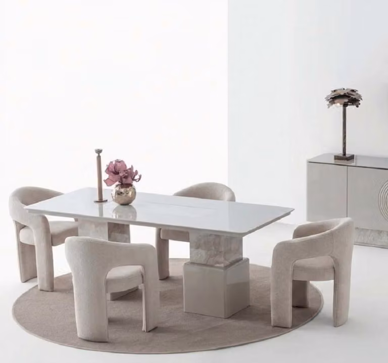 Set da pranzo moderno beige elegante, composto da un tavolo e 4 sedie