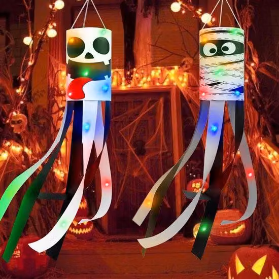 Illuminazione di Halloween per porte, giardini e finestre con effetti luminosi e motivi spettrali