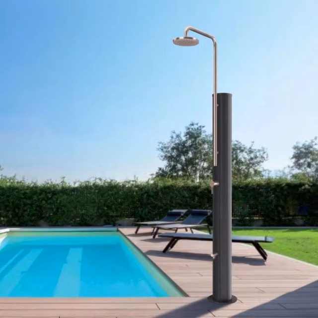 Doccia solare per piscina con lavapiedi CHROME Astralpool in acciaio 304 e alluminio, colore antracite e blu