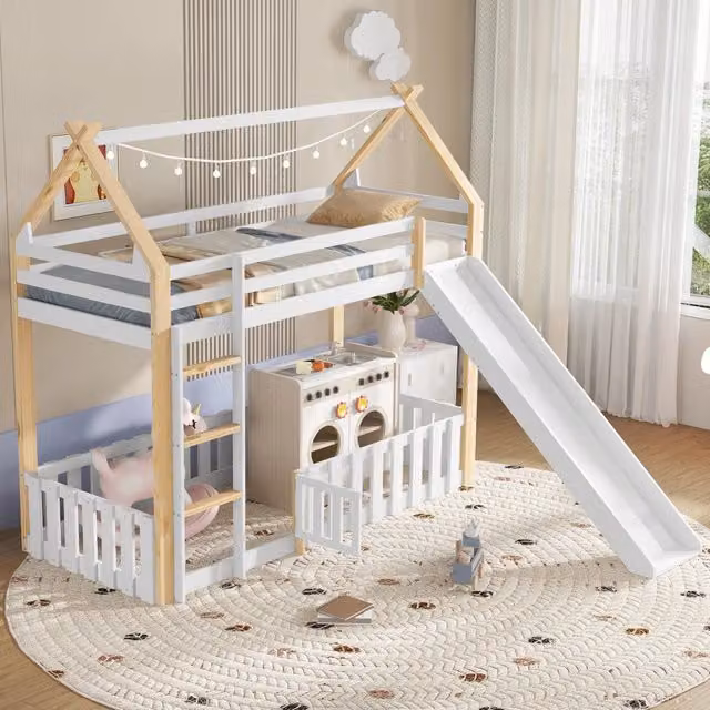 Letto a castello per bambini con struttura a casetta, scivolo e scala, in legno e MDF, bianco e naturale, L/P/H: 90 x 200 cm