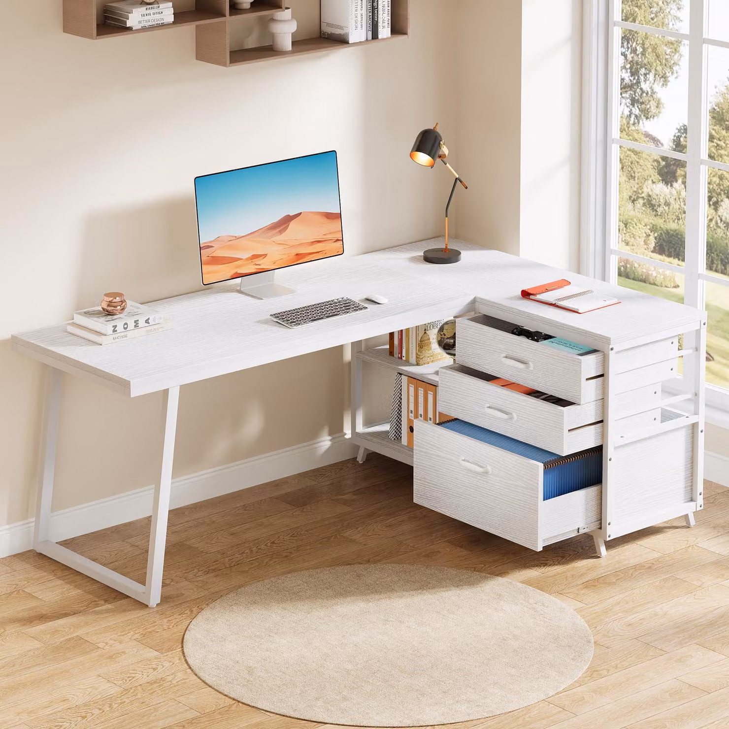 Tribesigns Scrivania a L con 3 cassetti, computer ad angolo reversibile per ufficio con ripiani, computer industriale 135 cm, tavolo da lavoro, bianco