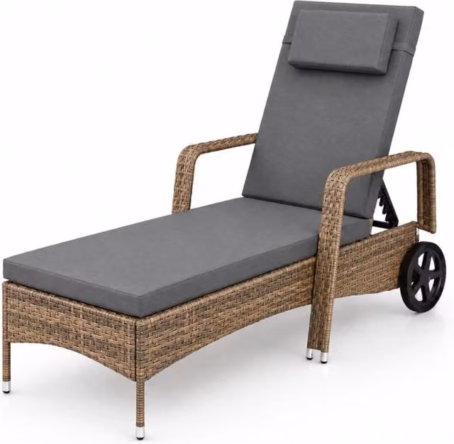 Lettino prendisole da esterno Arreditaly in polyrattan con schienale multiposizione, poggiatesta regolabile e ruote, marrone chiaro, L: 196 cm, P: 72 cm, H: 94.5 cm
