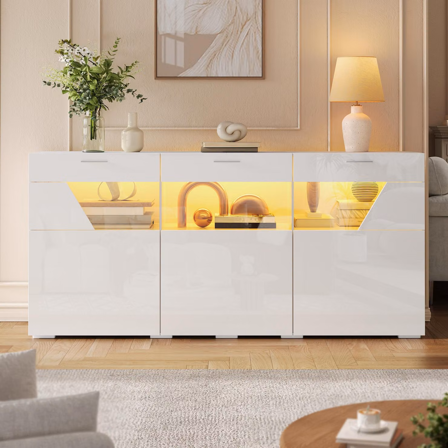 Mobile bar/credenza Merax, finitura lucida, con 3 ante, mobile contenitore con frontali in vetro, vetrina a forma trapezoidale, mobile per soggiorno con illuminazione LED integrata, colore bianco