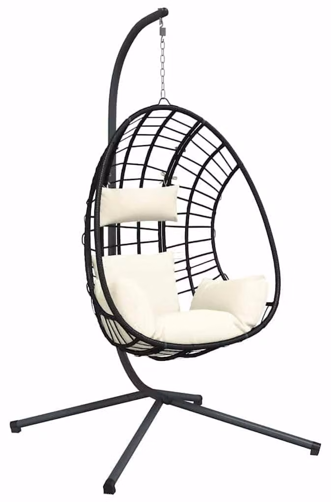 Sedia a dondolo a forma di uovo, color beige, realizzata in rattan, con struttura in acciaio. Design confortevole per un'esperienza di dondolio piacevole