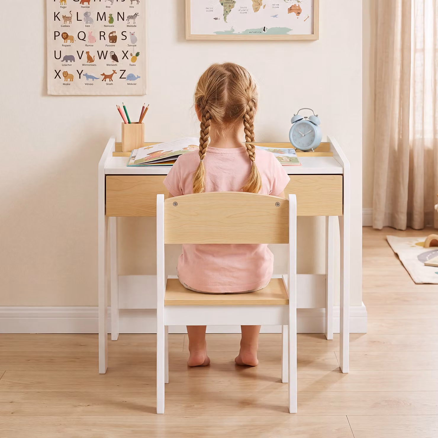 Set tavolo e sedia Costway per bambini con 3 scomparti e 2 cassetti, scrivania multifunzione per cameretta e asilo, colore Naturale