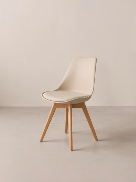 Sedia in stile scandinavo beige in polipropilene e legno Kenay Home