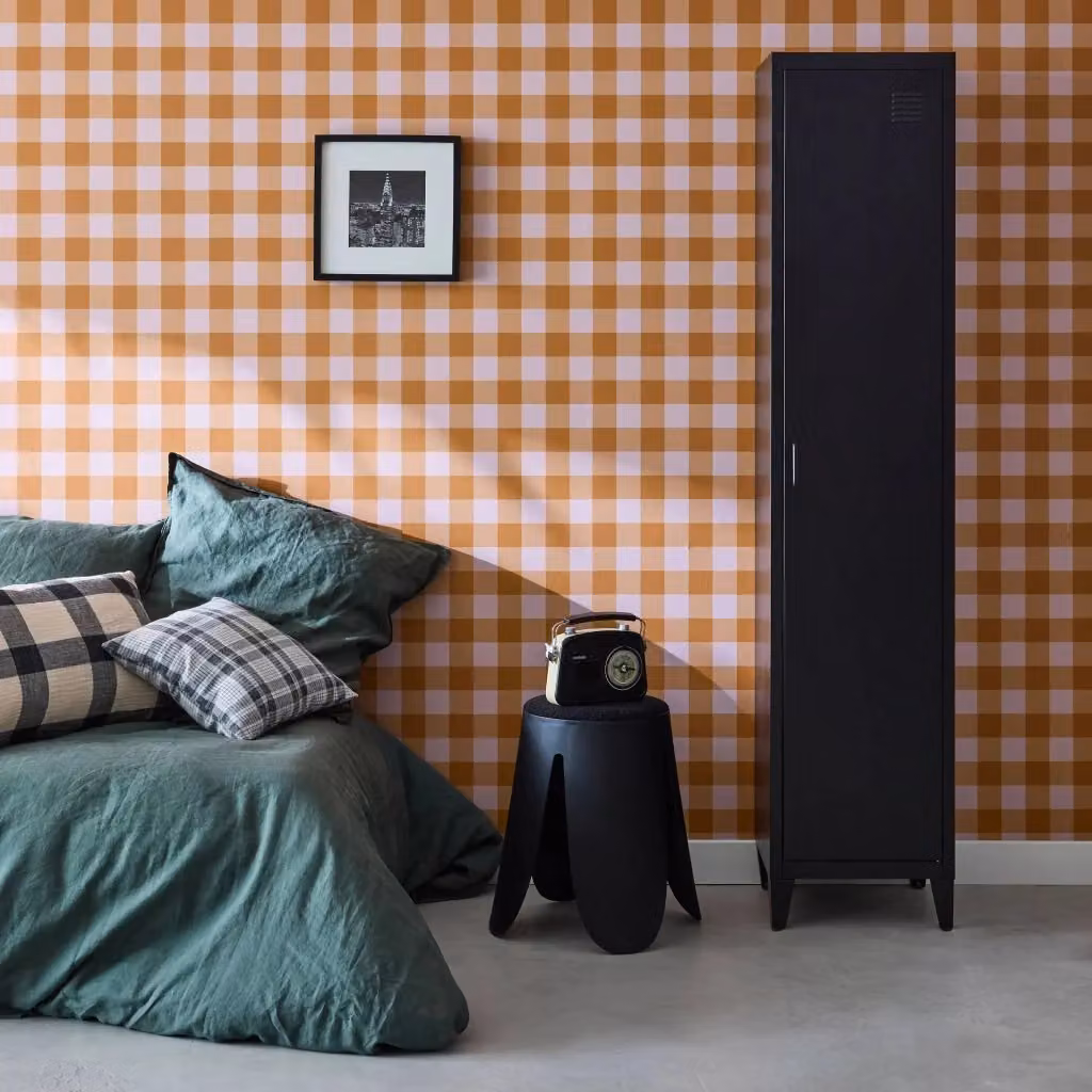 Armadio industriale Sweeek in metallo nero con ante a battente e ripiani interni per camera o ufficio H: 180 cm, L: 38 cm, P: 38 cm – 2