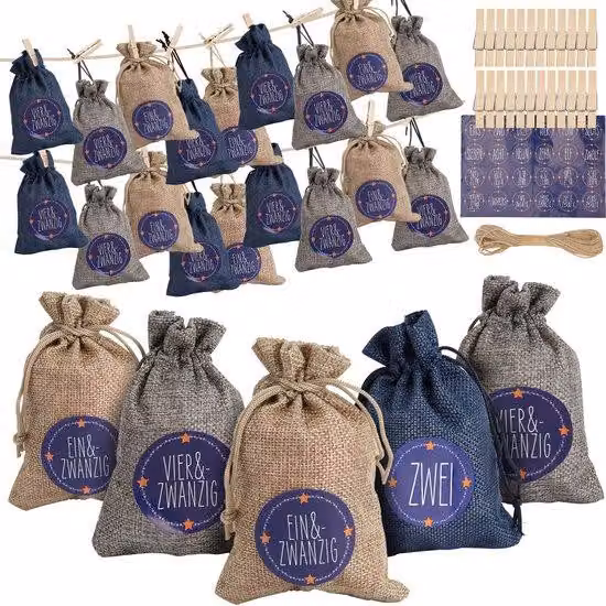 Calendario dell'Avvento da personalizzare: 24 sacchetti di cotone con tessuti stampati, inclusi 24 etichette. Calendario dell'Avvento, colore blu/grigio, dimensioni 14 cm x 10 cm
