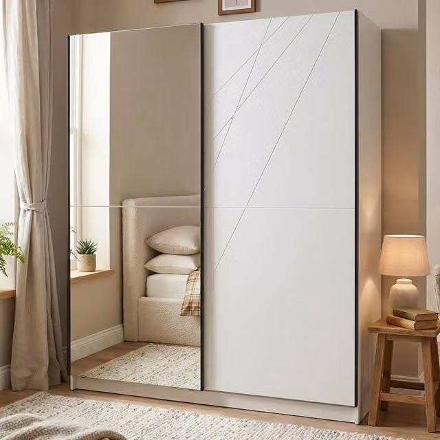 Armadio da camera da letto moderno DMORA con ante scorrevoli in vetro e legno, finitura bianco opaco, H 210 cm x L 217 cm – 1