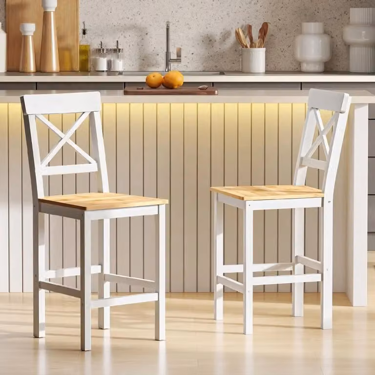 Set di 2 sgabelli da bar in legno di pino naturale con schienale a croce e poggiapiedi, H 97,5 x L 41 x P 46 cm