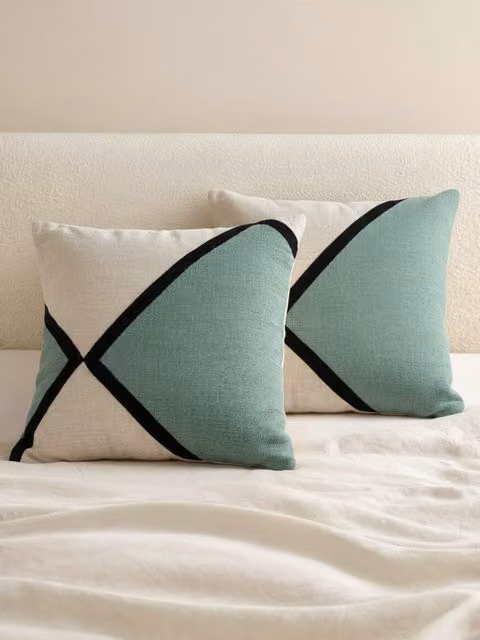 Set di 2 cuscini quadrati Bite in cotone Kenay Home, colori blu, nero e verde, L 45 x P 45 x H 45 cm