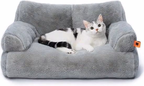 Chaise longue in plastica a forma di gattino